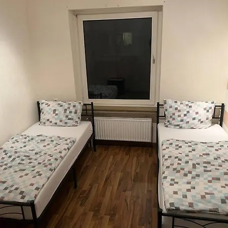 Zentrale Mit Hinterhof Parkplatz Grossen Balkon