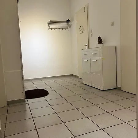 Zentrale Mit Hinterhof Parkplatz Grossen Balkon