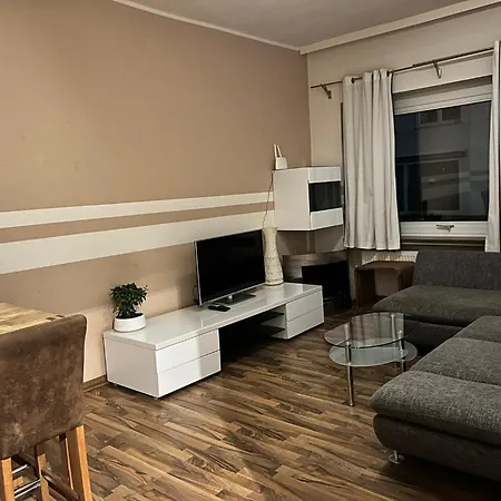 Zentrale Mit Hinterhof Parkplatz Grossen Balkon Apartman *