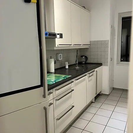 Zentrale Mit Hinterhof Parkplatz Grossen Balkon Apartment