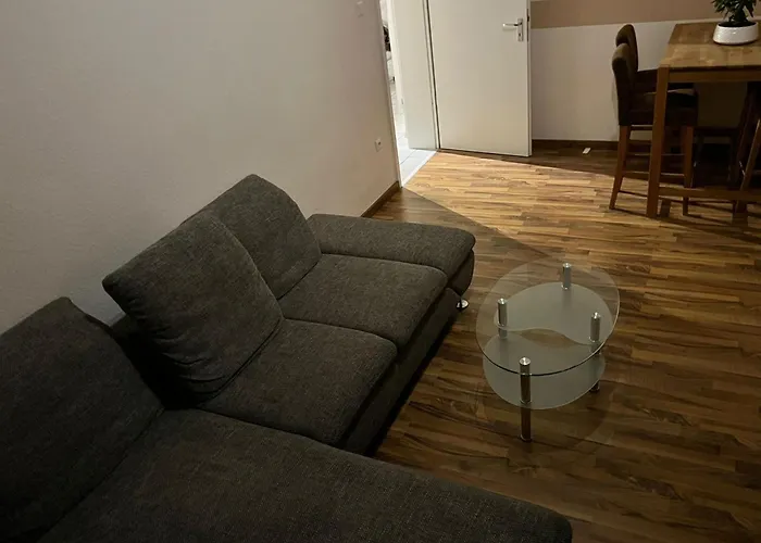 Zentrale Mit Hinterhof Parkplatz Grossen Balkon Lejlighed